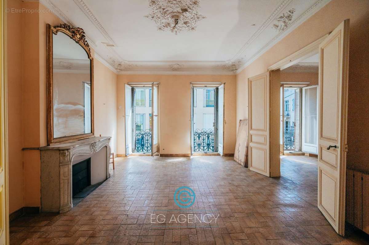 Appartement à MARSEILLE-1E