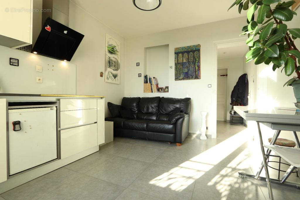 Appartement à LES PAVILLONS-SOUS-BOIS