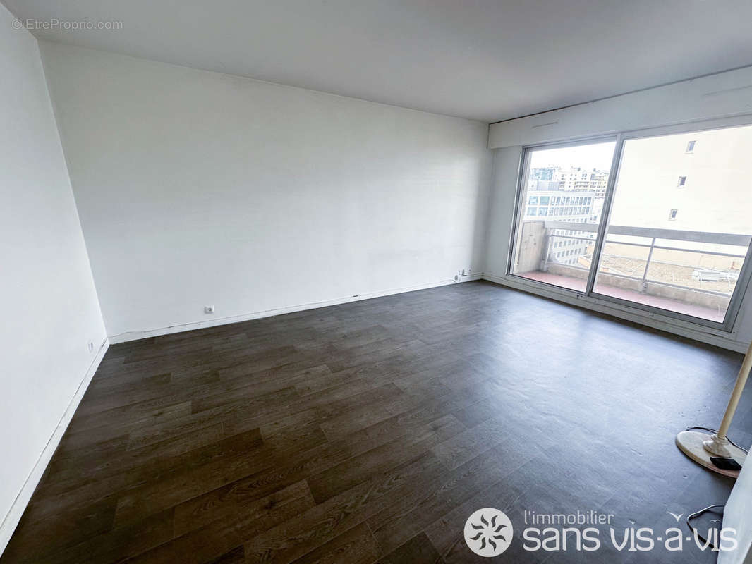 Appartement à COURBEVOIE