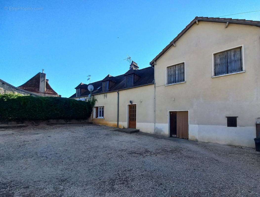 Maison à ROUFFIGNAC-SAINT-CERNIN-DE-REILHAC