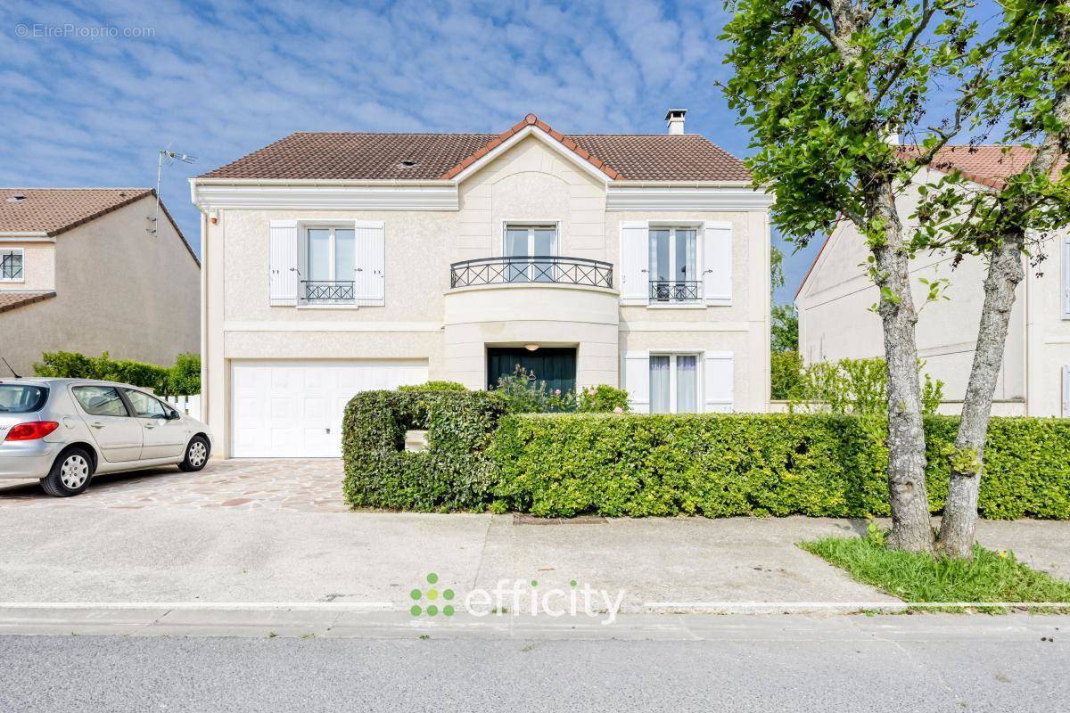 Maison à CHEVRY-COSSIGNY