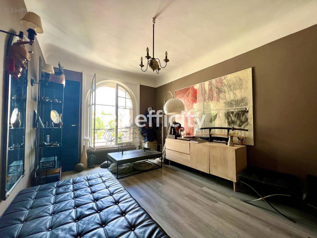 Appartement à NEUILLY-SUR-SEINE