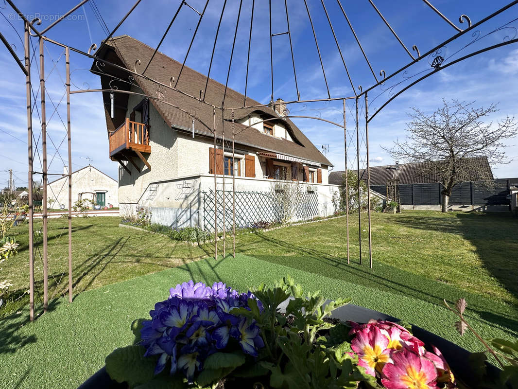 Maison à COURCELLES-SUR-SEINE