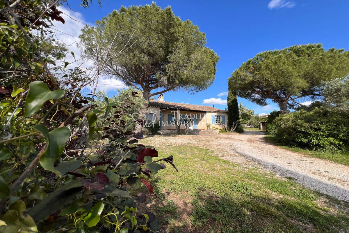 Maison à FONTVIEILLE