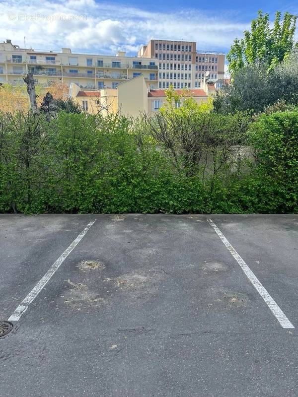 Parking à MONTREUIL