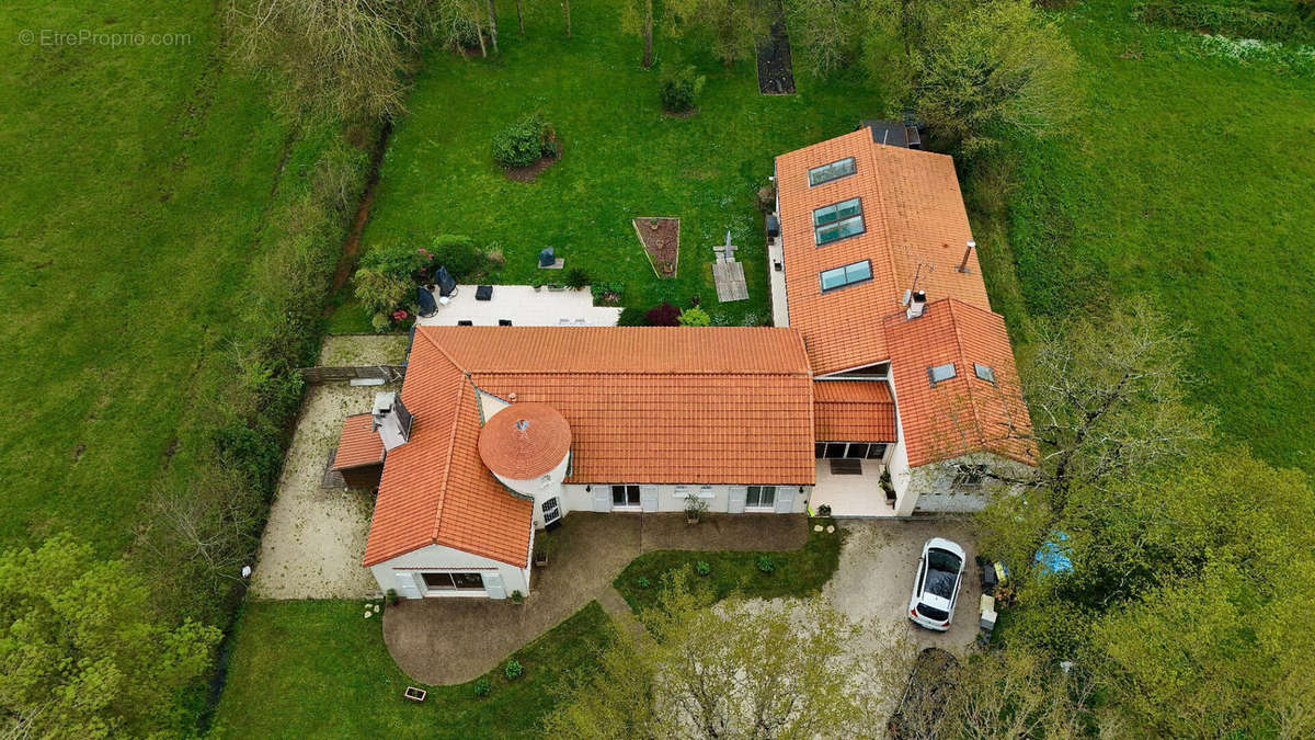 Maison à LE CELLIER