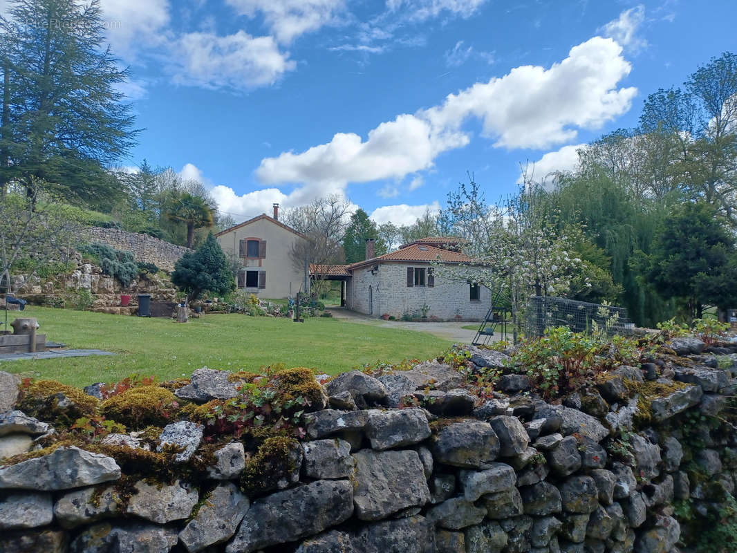 Maison à CHASSENEUIL-SUR-BONNIEURE