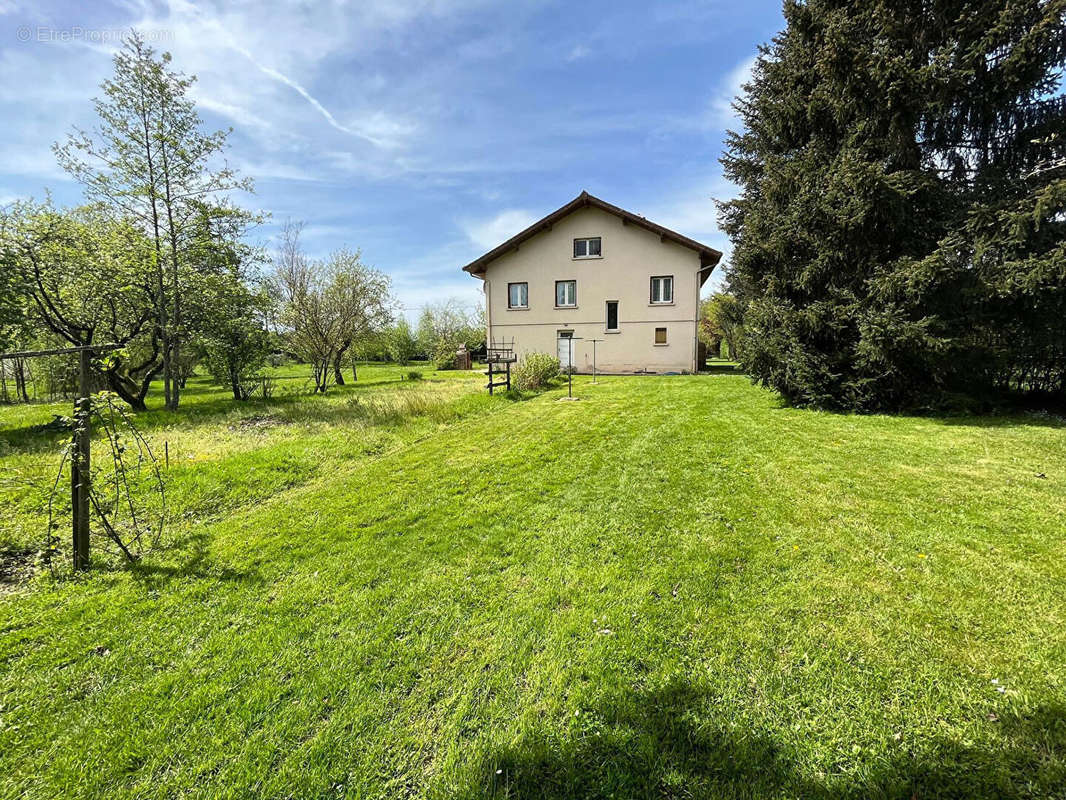 Maison à VARENNES-SAINT-SAUVEUR