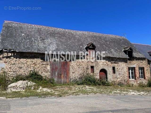 Maison à BAZOUGES-LA-PEROUSE