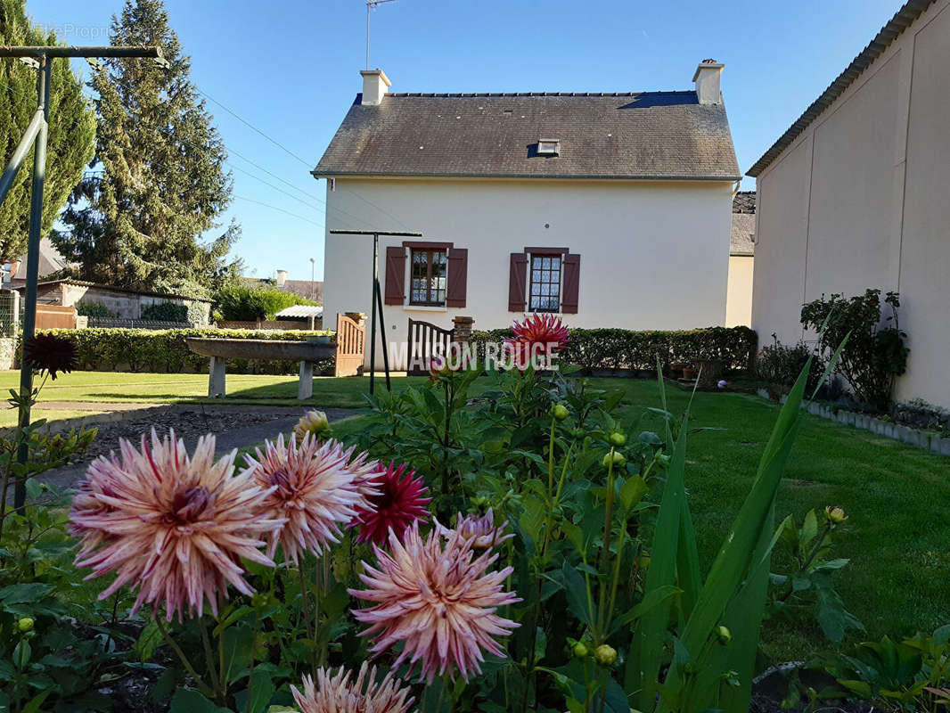 Maison à MONTREUIL-SUR-ILLE