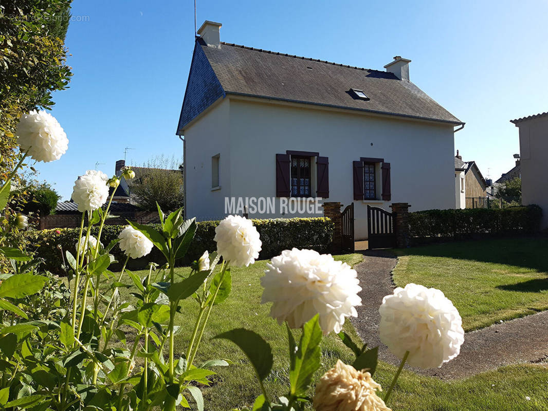 Maison à MONTREUIL-SUR-ILLE