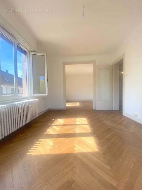 salon/séjour vue 2  - Appartement à STRASBOURG