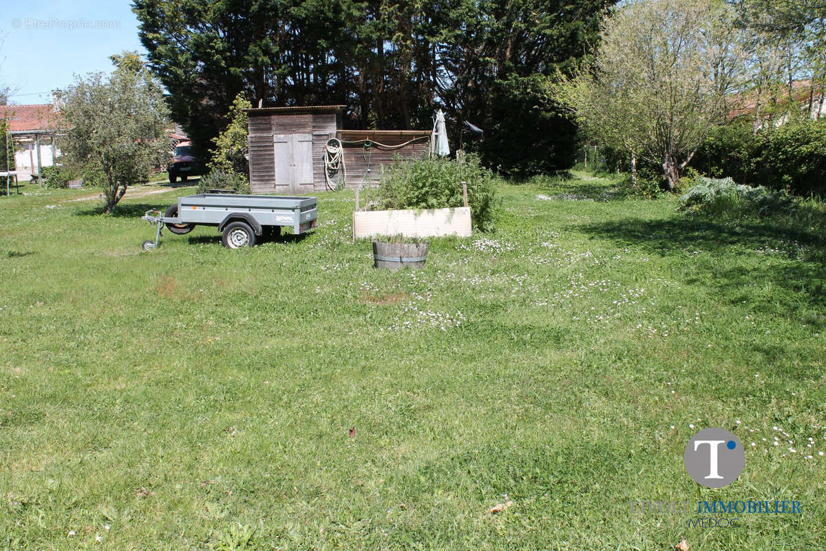 Terrain à SAINT-VIVIEN-DE-MEDOC