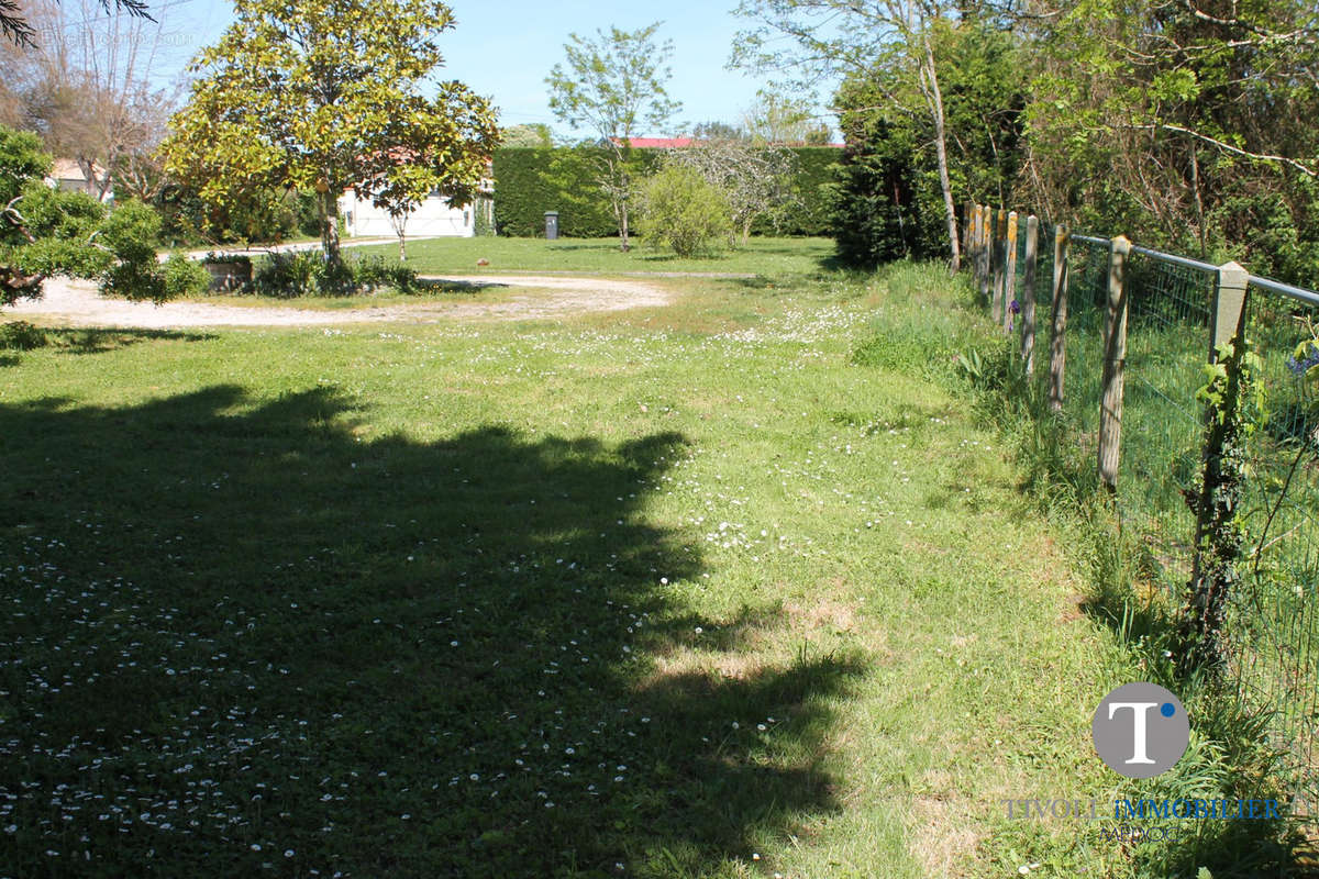 Terrain à SAINT-VIVIEN-DE-MEDOC