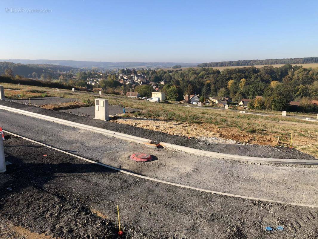 Terrain à PUISEUX-LE-HAUBERGER