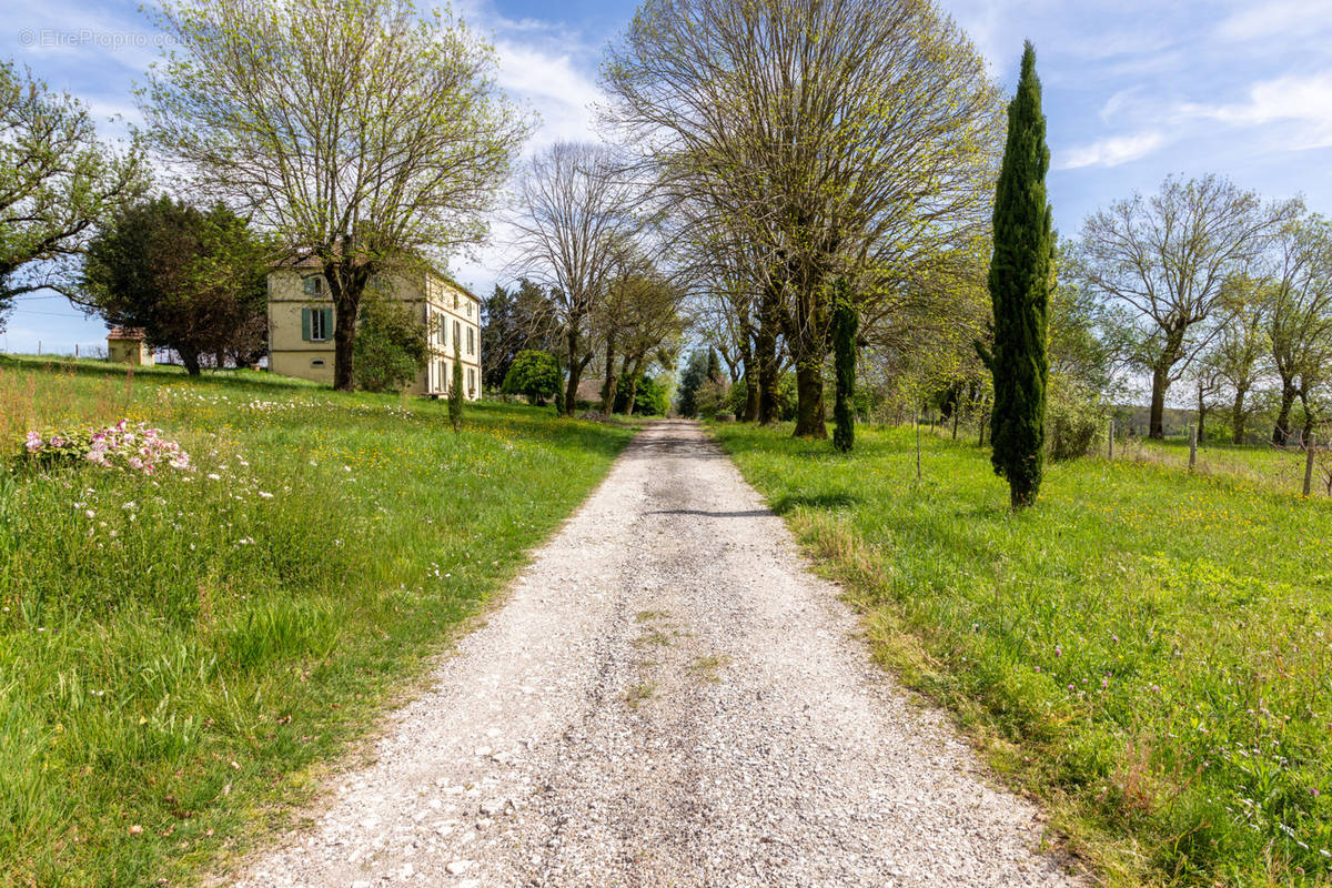 Maison à MONBAHUS