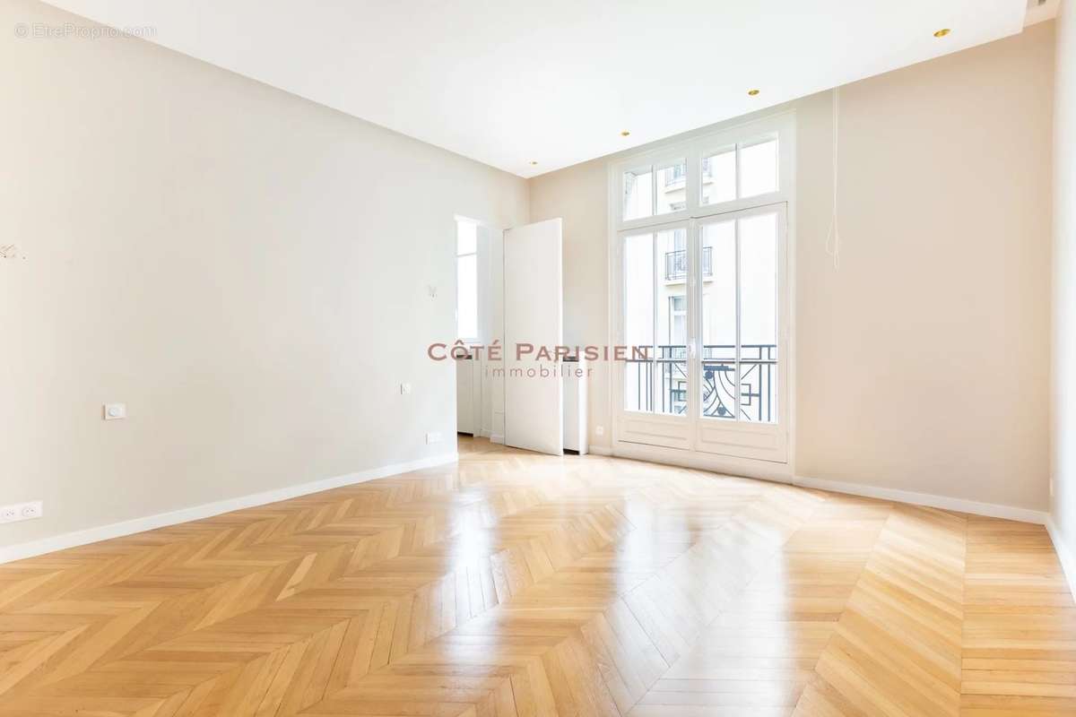 Appartement à PARIS-16E