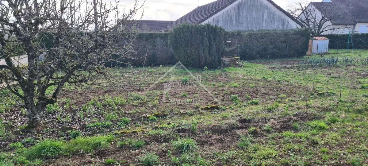 Maison à AINAY-LE-CHATEAU