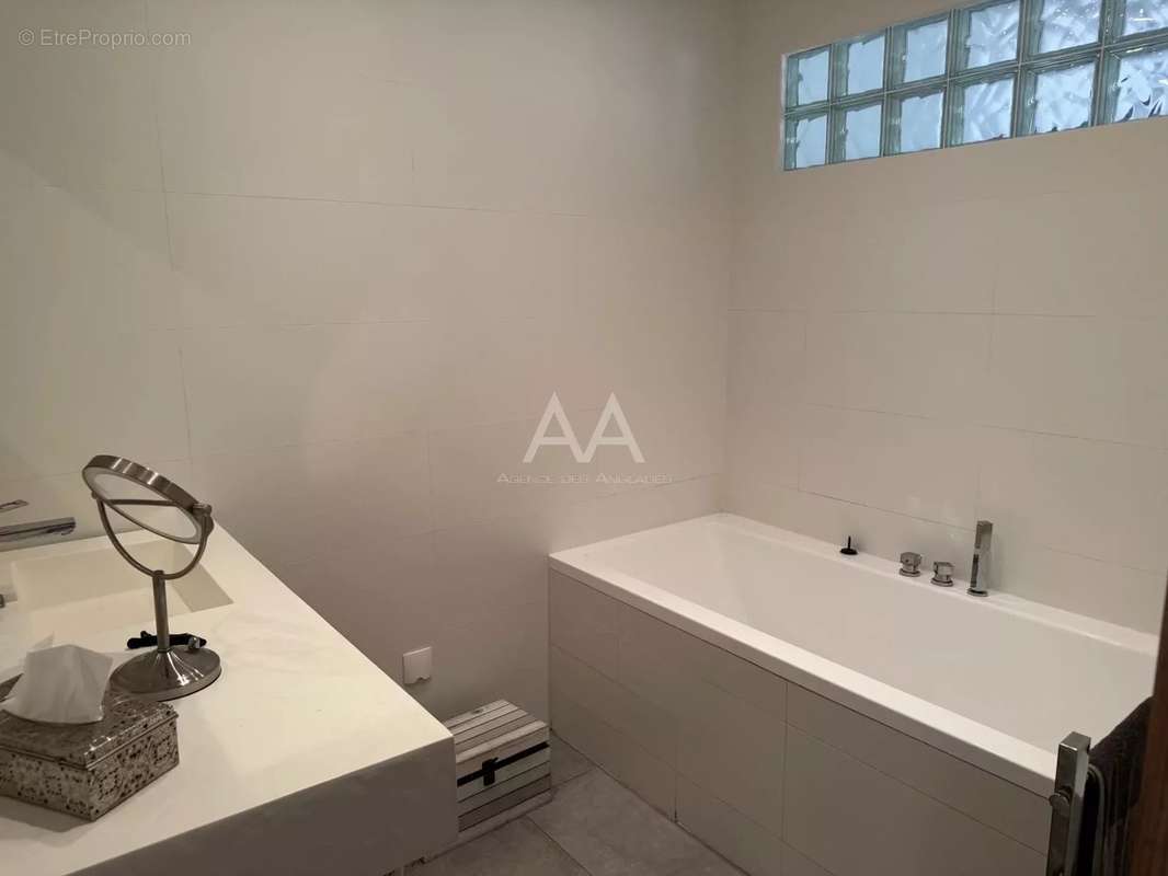 Appartement à VILLENEUVE-LOUBET