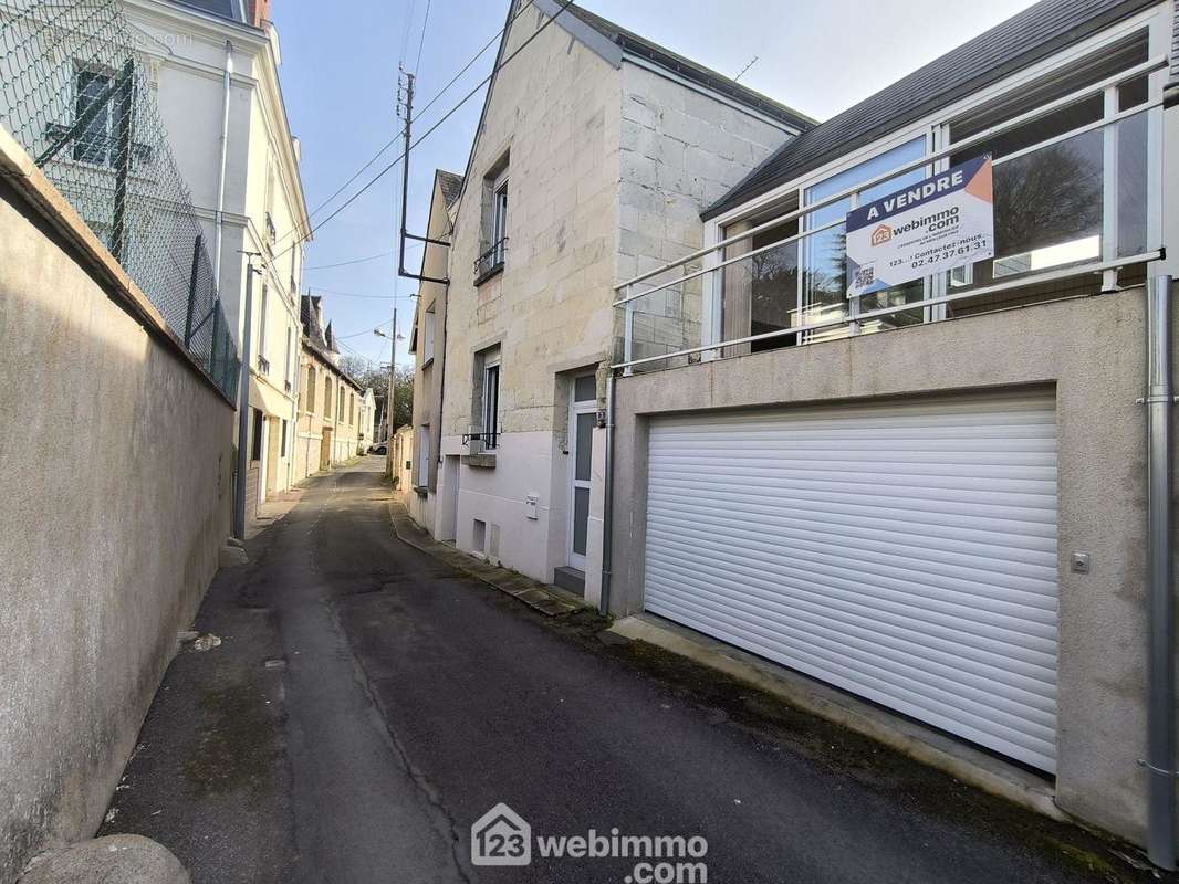 Bourg de Saint-Avertin ! Venez découvrir une maison de ville de 100 m2 en très bon état. - Maison à SAINT-AVERTIN