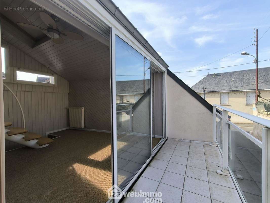 ...sur une agréable terrasse de 5 m2. - Maison à SAINT-AVERTIN