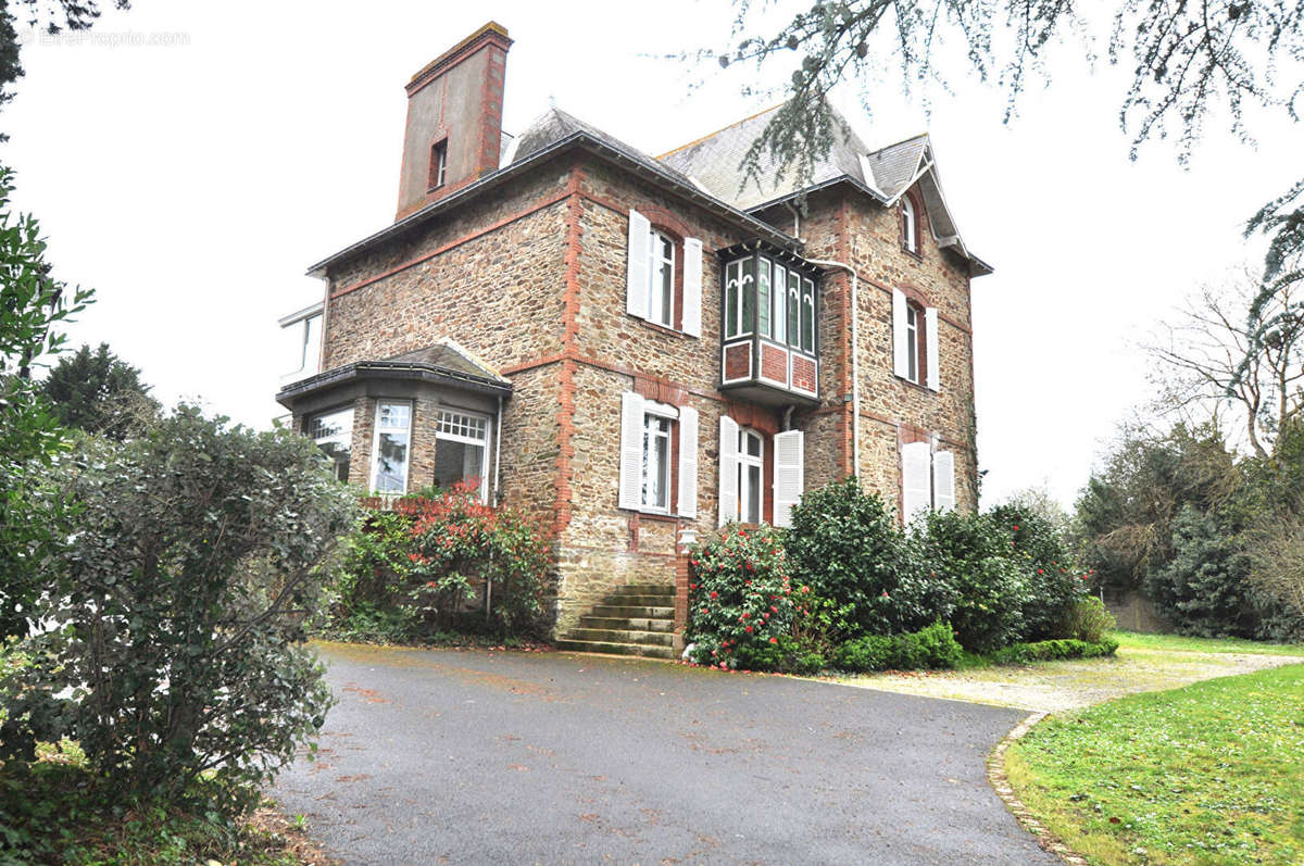 Maison à BOUGUENAIS