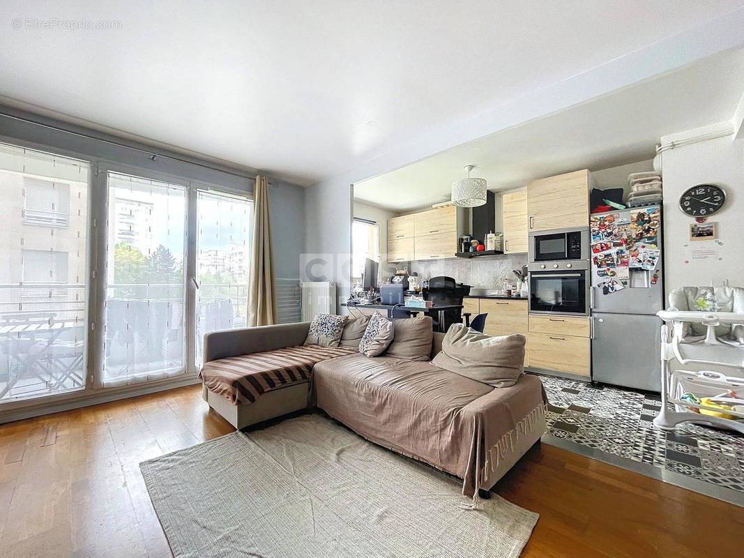 Appartement à COURBEVOIE