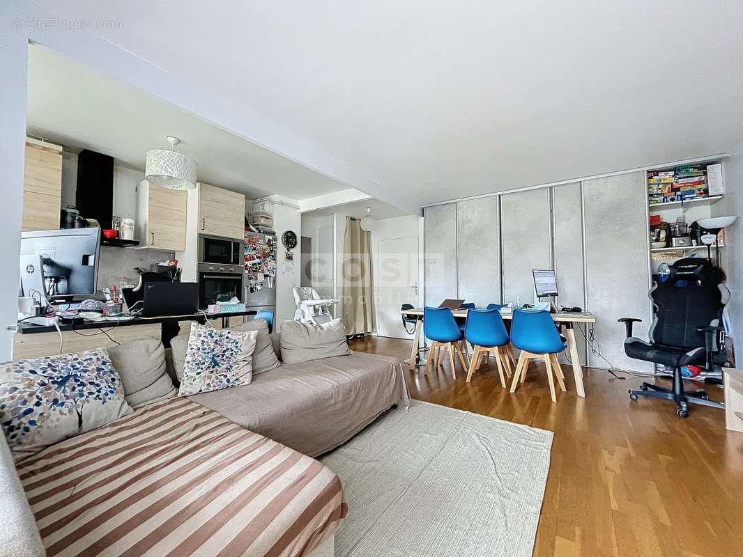 Appartement à COURBEVOIE