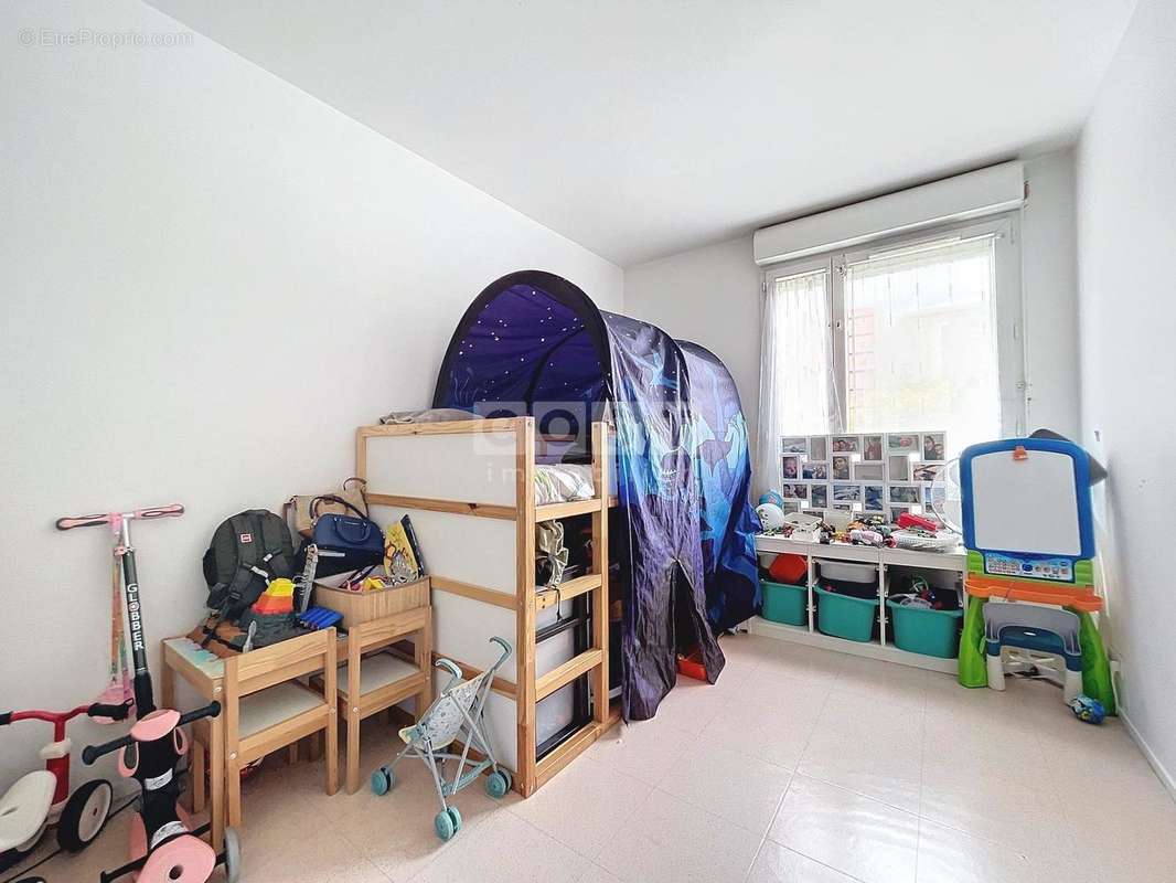 Appartement à COURBEVOIE