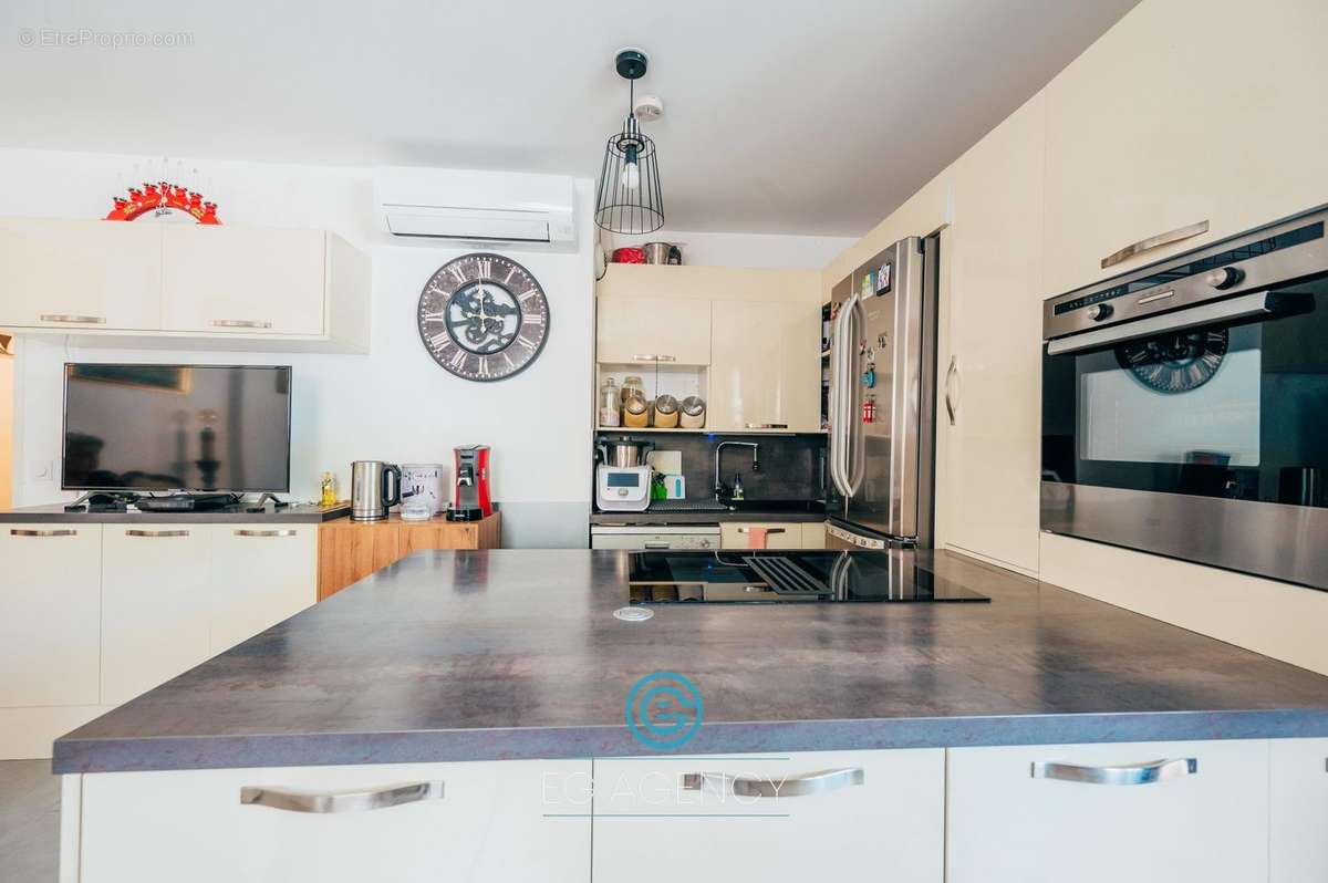 Appartement à MARSEILLE-4E