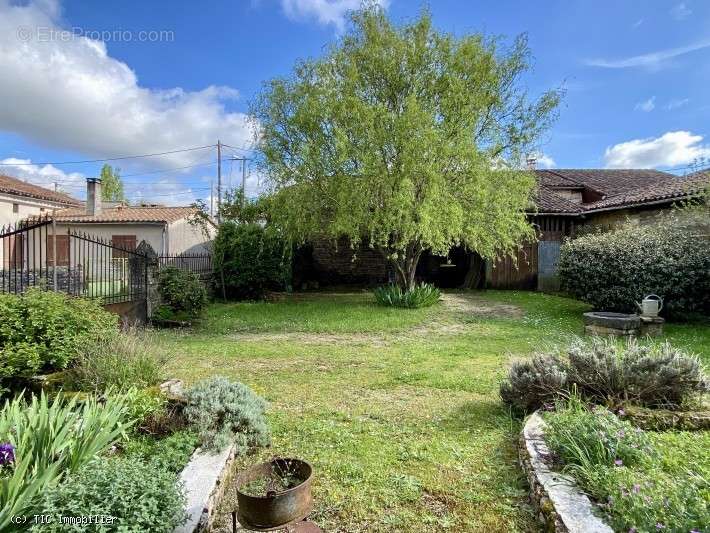 Maison à VERTEUIL-SUR-CHARENTE