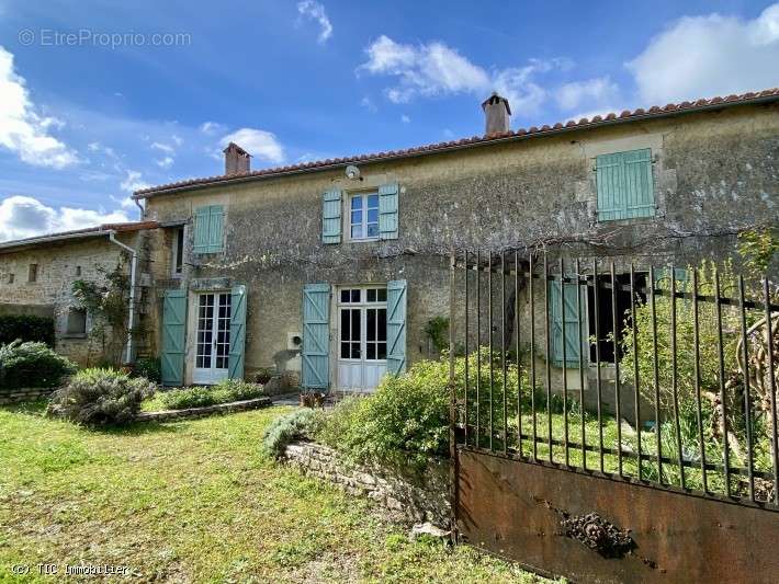 Maison à VERTEUIL-SUR-CHARENTE