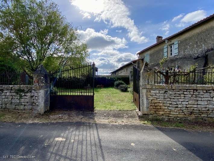 Maison à VERTEUIL-SUR-CHARENTE