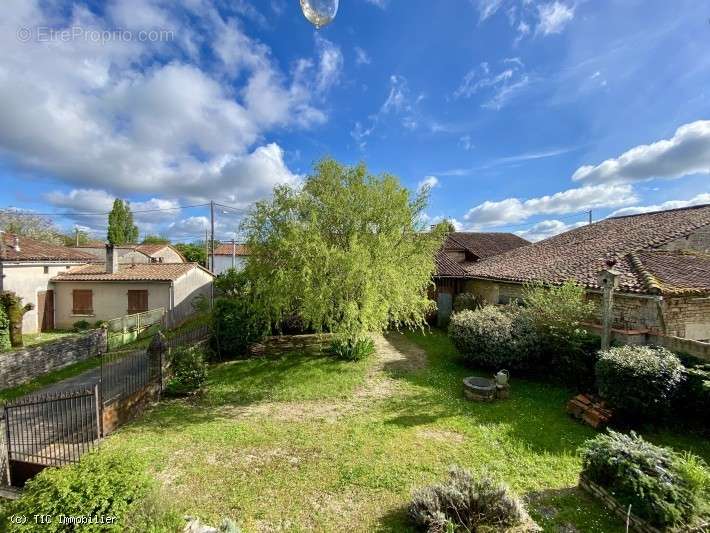 Maison à VERTEUIL-SUR-CHARENTE