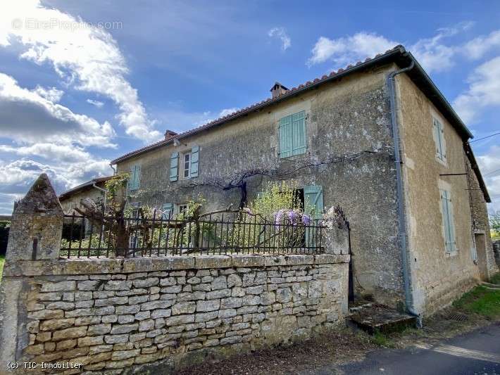 Maison à VERTEUIL-SUR-CHARENTE