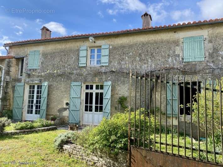 Maison à VERTEUIL-SUR-CHARENTE