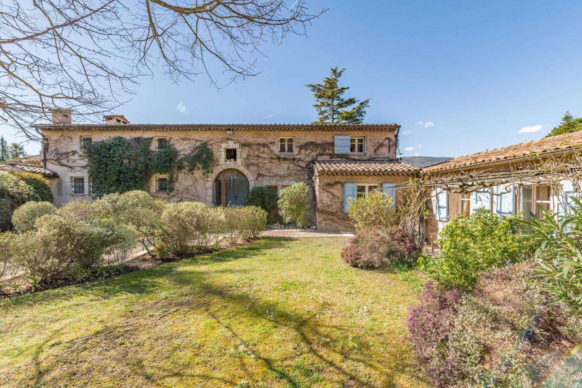 Maison à CHATEAUNEUF-GRASSE