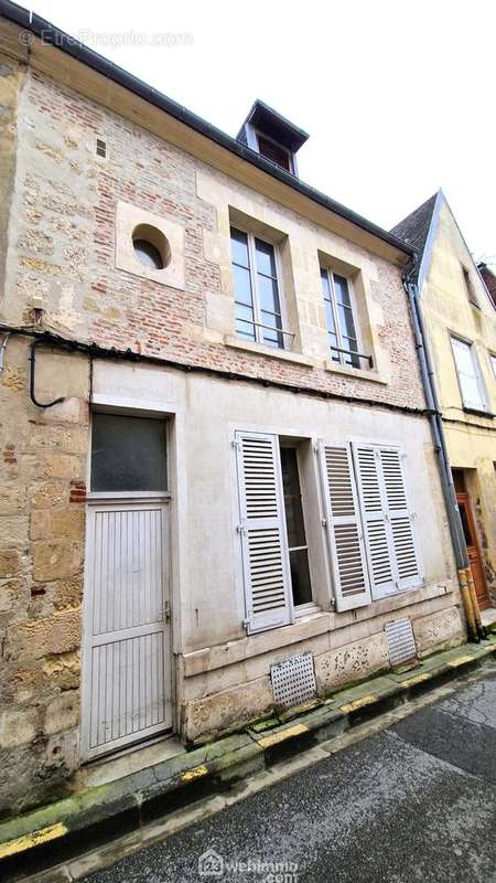 Ensemble de 3 appartements loués, idéal investisseurs !!! - Appartement à LAON