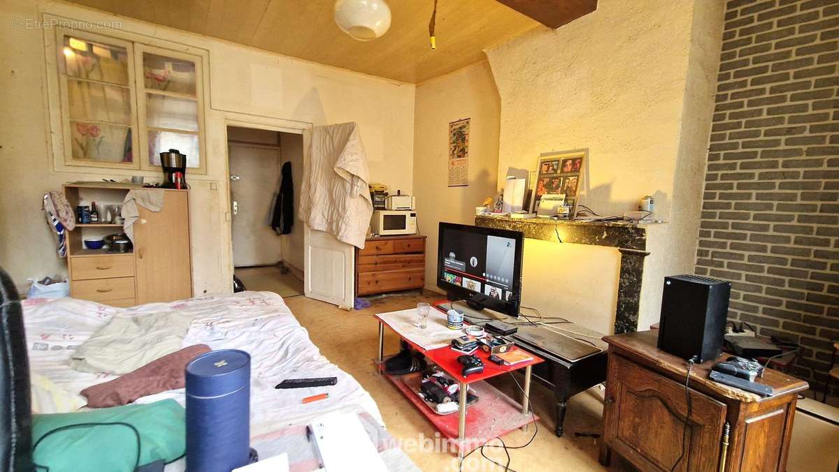 Le second appartement de type F1 bis de 31 m² est loué 320 euros par mois - Appartement à LAON