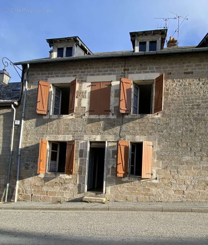 Maison à BUGEAT