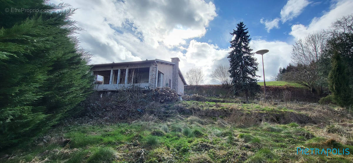 Maison à OUROUX