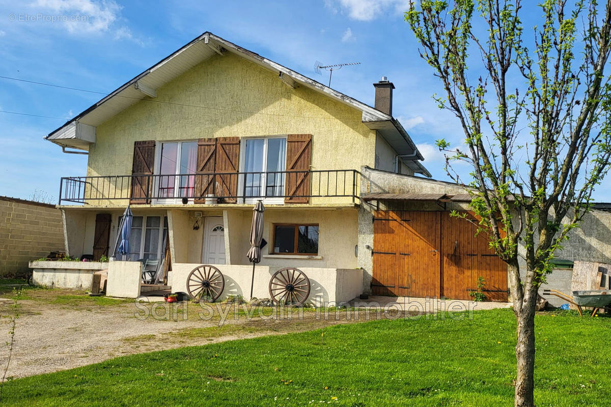 Maison à GRANDVILLIERS