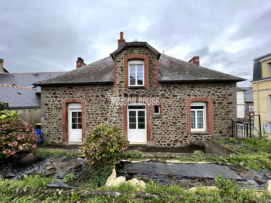 Maison à TINTENIAC