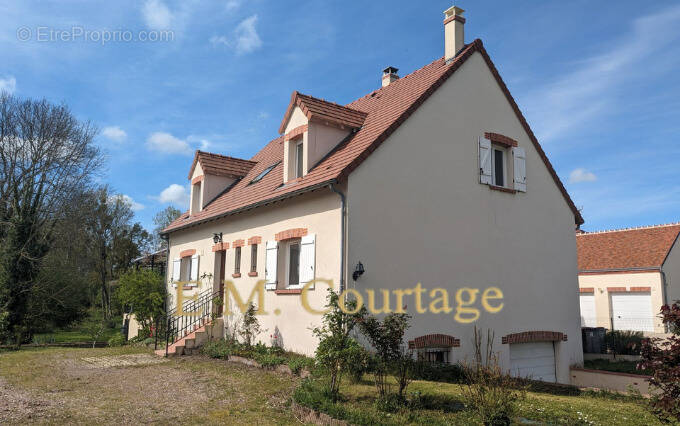 Maison à MEZIERES-LEZ-CLERY