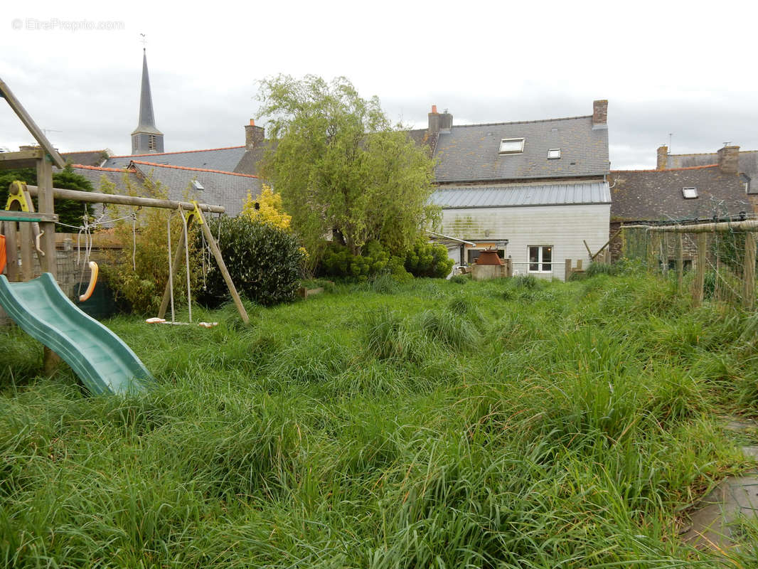 Maison à SAINT-GUINOUX