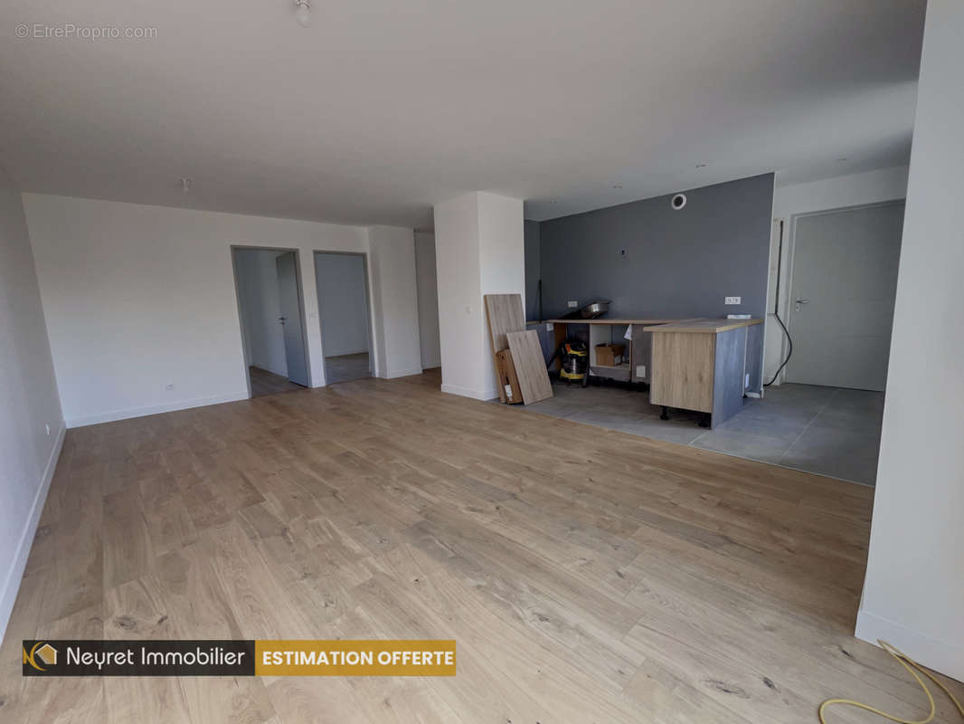 Appartement à SEREZIN-DU-RHONE