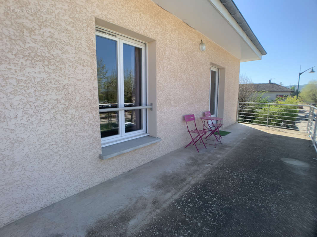 Appartement à SAINT-ETIENNE-DE-SAINT-GEOIRS