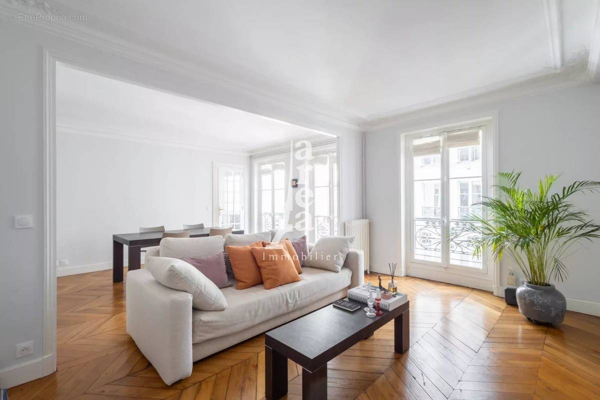 Appartement à PARIS-8E