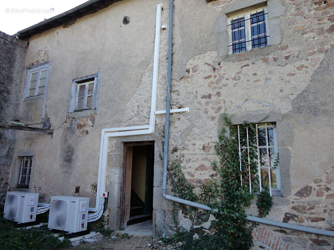 Maison à CHATEL-MONTAGNE