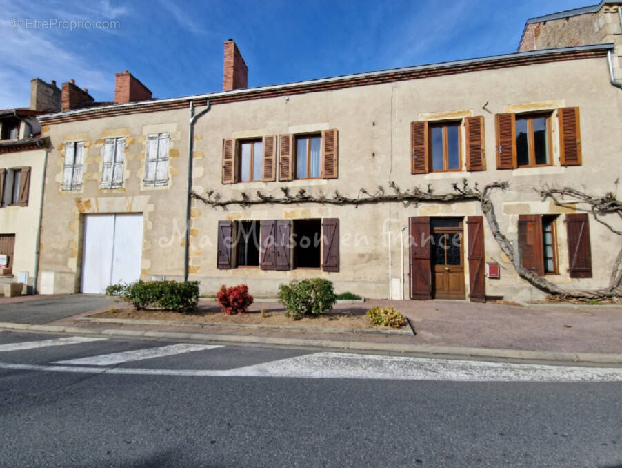 Maison à MONTMARAULT